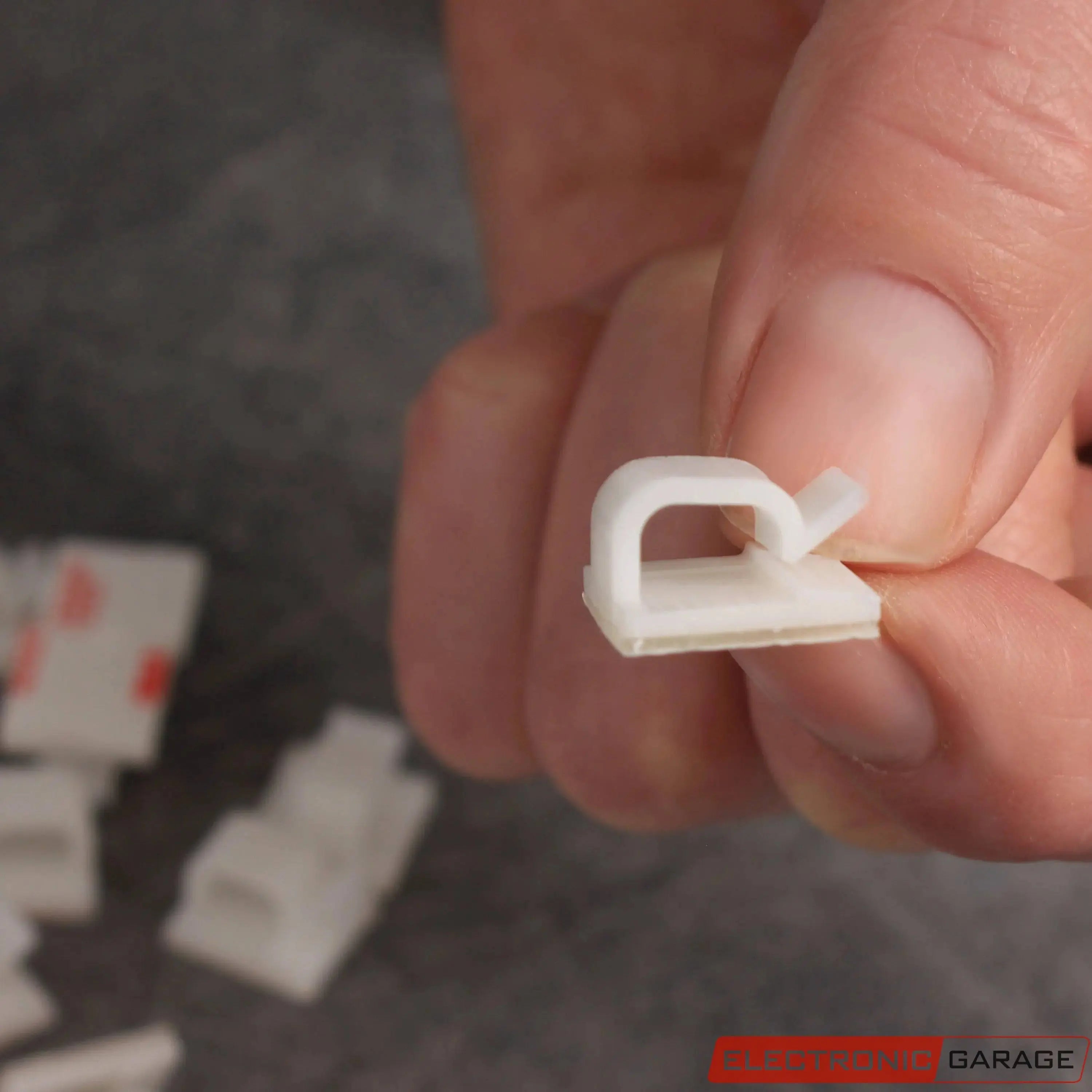 Kabelclips, selbstklebend | Farbe: Weiß | Bündeldurchmesser-Bereich: 1 - 7 mm | 50 St. - Electronic Garage