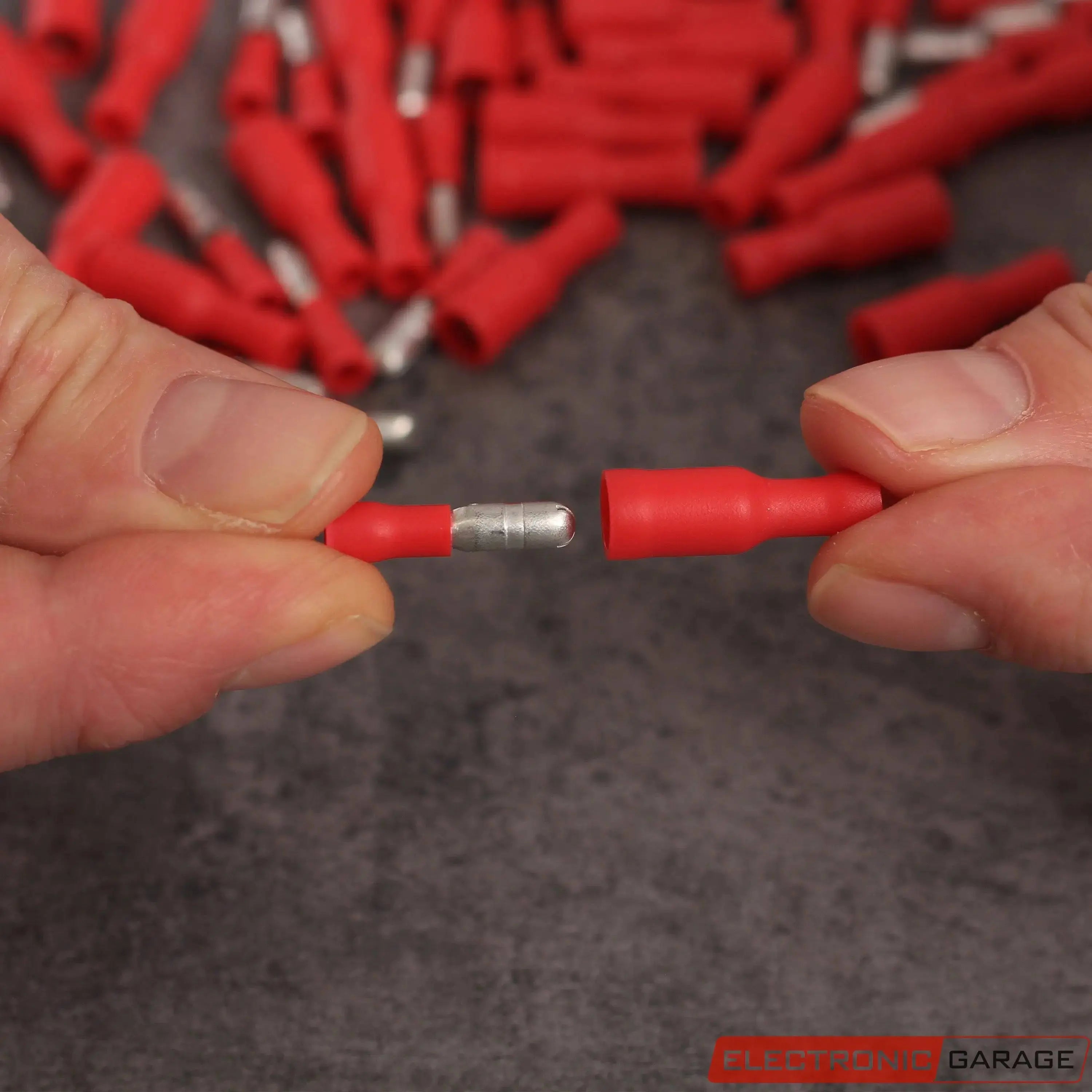 Rundstecker + Hülsen | Steckdurchmesser: 4 mm | Kabelquerschnitt: 0,5 bis 1,5 mm² | Farbe: Rot | 100 Teile - Electronic Garage